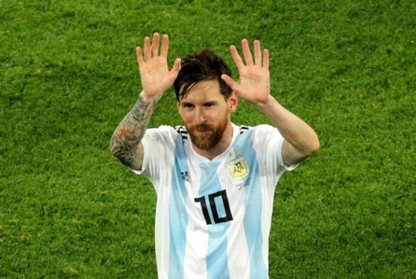 Messi gặp rắc rối vì lạm dụng quyền