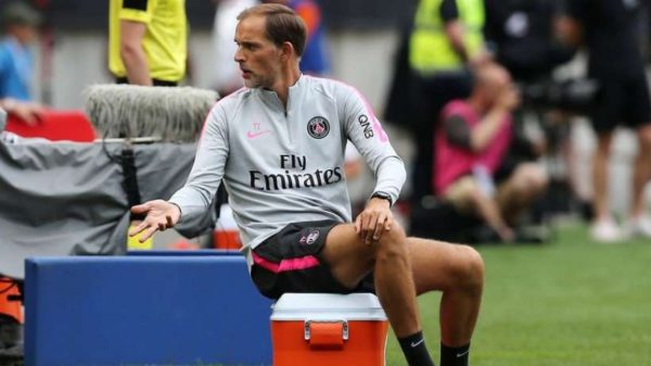 tuchel-quan-hoc-tro-nhu-me-chong-voi-nang-dau-2