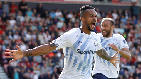 Walcott khao khát được Southgate ngó đến