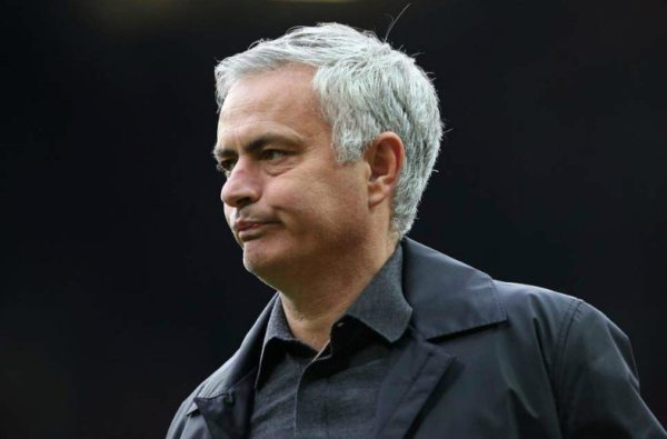 Cuối cùng BLĐ M.U cũng chịu xuống nước trước Mourinho