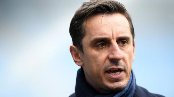 Gary Neville hiến kế để Liverpool vượt mặt Man City