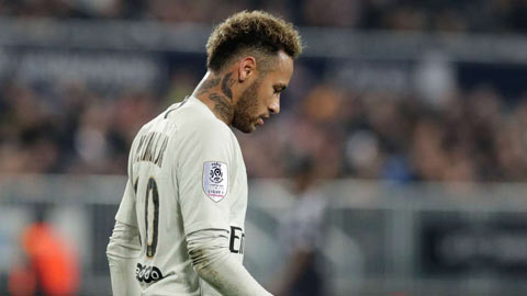 Neymar vừa đi vào lịch sử đã lại chấn thương