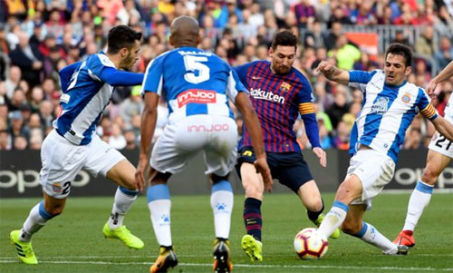 Barca phải đối diện với khó khăn gì?