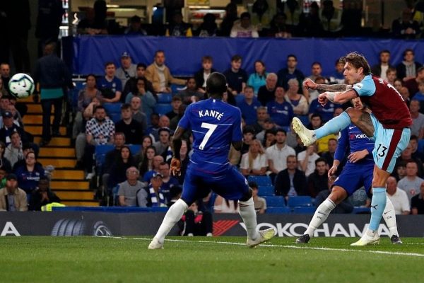 Chelsea hòa chật vật Burnley, trở lại top 4